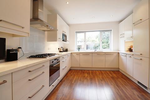 65 Rowan Walk, Bromley, BR2 8QW