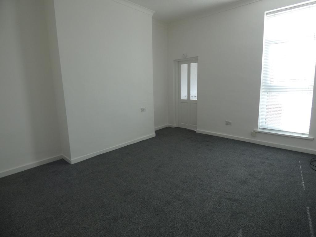 Albert Road, Jarrow, Tyne and Wear... 2 bed flat £575 pcm (£133 pw)