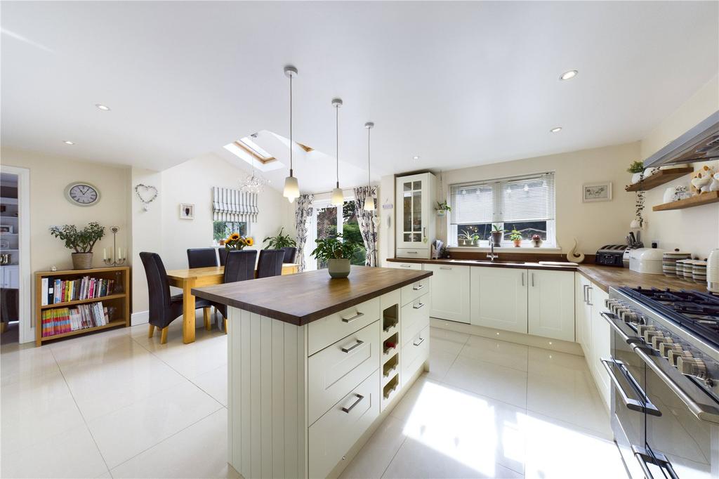 Millers Road, Tadley, RG26 4 bed semidetached house £450,000