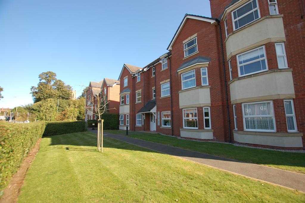Trefoil Gardens, Amblecote, Stourbridge, DY8 4DB 2 bed flat £145,000