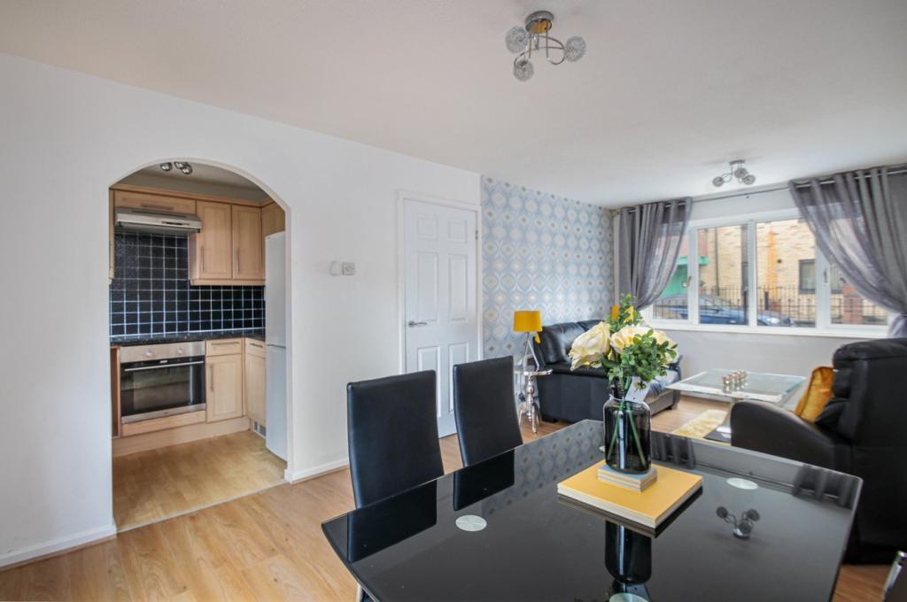 Gracefield Gardens, London, SW16 1 bed flat £1,400 pcm (£323 pw)