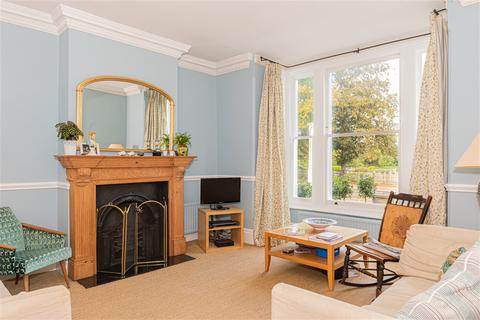 4 Hurst Road, East Molesey, KT8 9AF