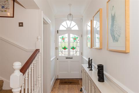 4 Hurst Road, East Molesey, KT8 9AF