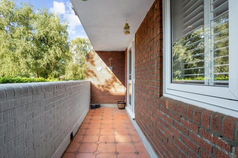26 Tamar Square, Woodford Green, IG8 0EA