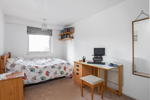 26 Tamar Square, Woodford Green, IG8 0EA