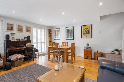 26 Tamar Square, Woodford Green, IG8 0EA