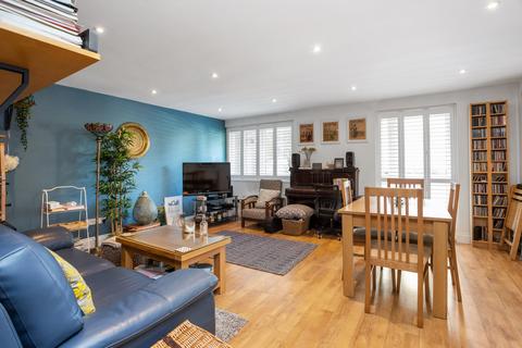26 Tamar Square, Woodford Green, IG8 0EA