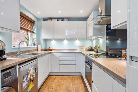 26 Tamar Square, Woodford Green, IG8 0EA