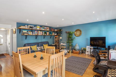 26 Tamar Square, Woodford Green, IG8 0EA
