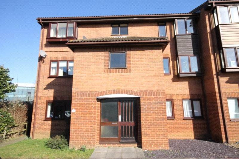 Quincy Road, Egham, TW20 1 bed apartment £875 pcm (£202 pw)