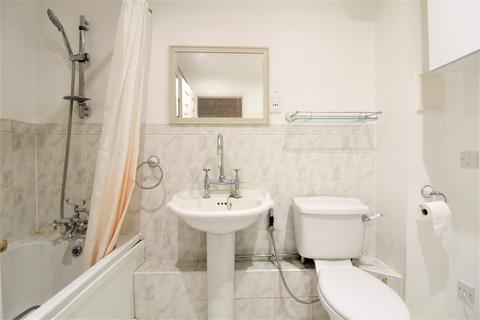 2 bedroom flat to rent, Davigdor Road, Brighton, BN3