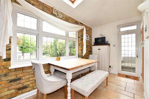 17 Albemarle Gardens, Ilford, IG2 6DJ