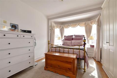 17 Albemarle Gardens, Ilford, IG2 6DJ