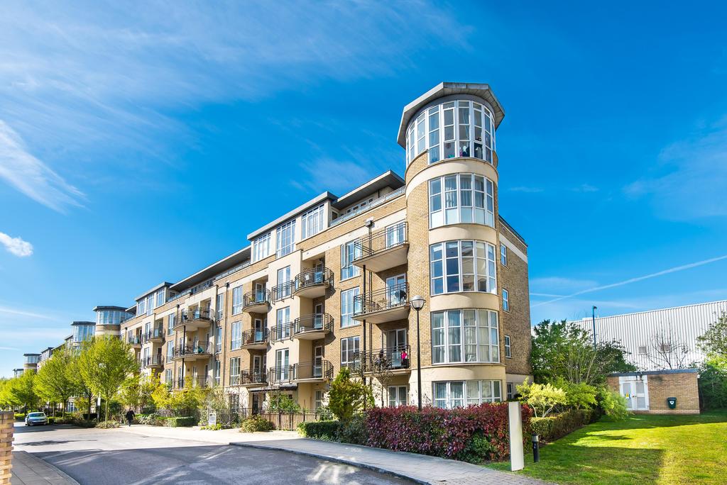 33 Melliss Avenue, Kew Riverside, Kew, TW9 2 bed apartment £2,050 pcm (£473 pw)