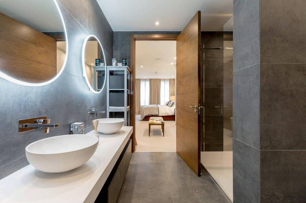 Principal Bathroom