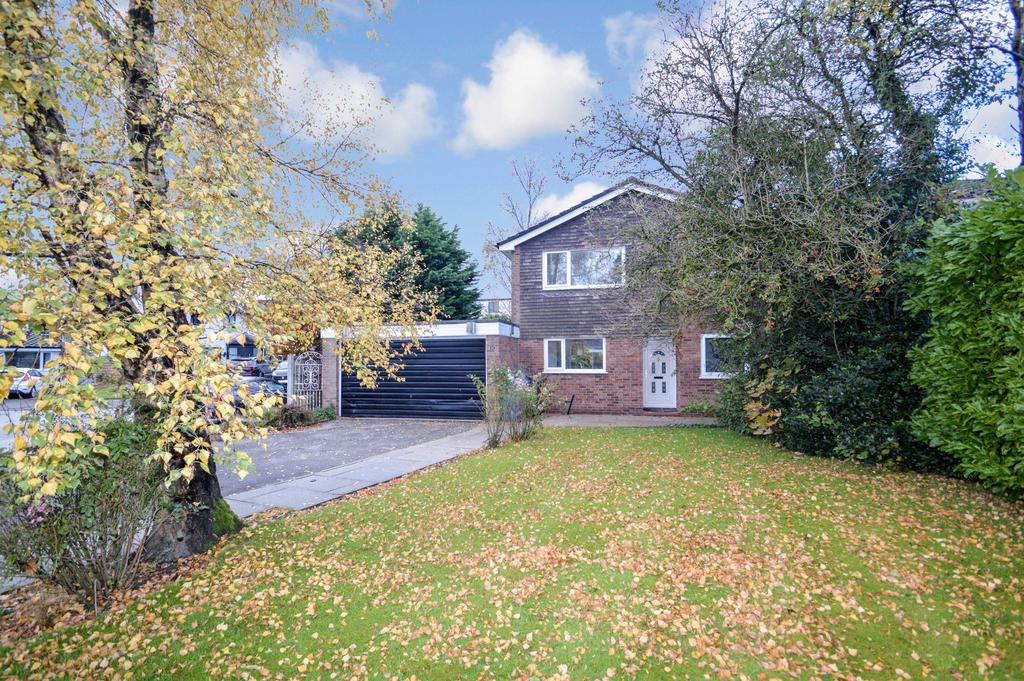Sergeants Lane, Whitefield, M45 4 bed detached house £575,000