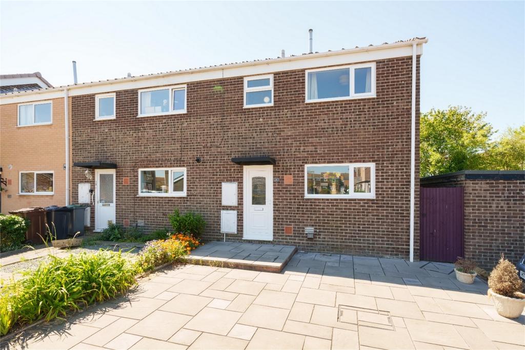 Avon Close, LeeontheSolent, Hampshire 3 bed end of terrace house £