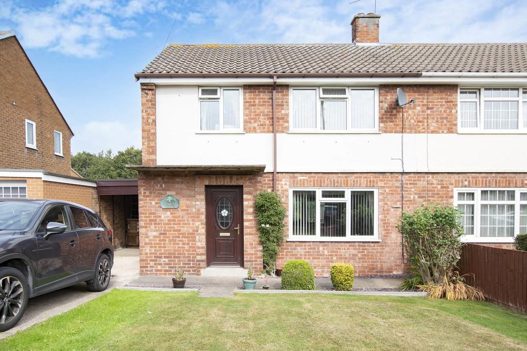 Priestgate, East Markham, Newark 3 bed semidetached house £200,000