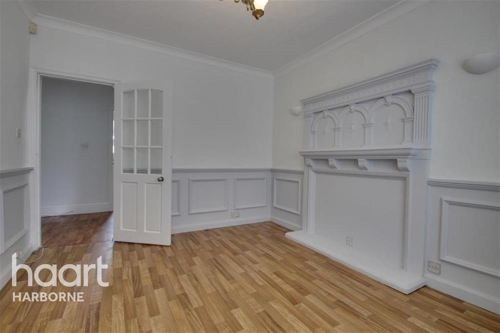 Woodgreen Road, Oldbury 4 bed detached house £1,395 pcm (£322 pw)