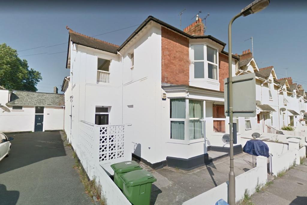 St James Road, Torquay, TQ1 4AZ 2 bed ground floor flat £700 pcm (£162 pw)