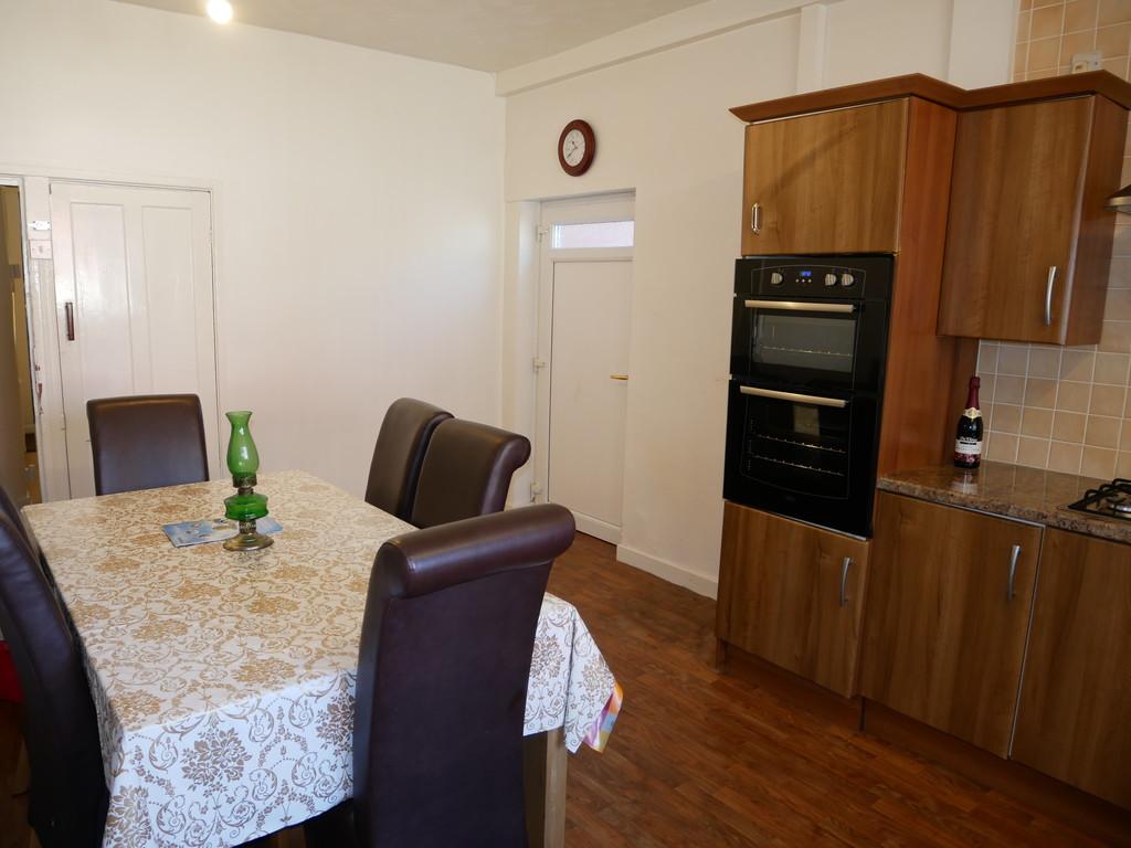 Kitchen Eat in Area