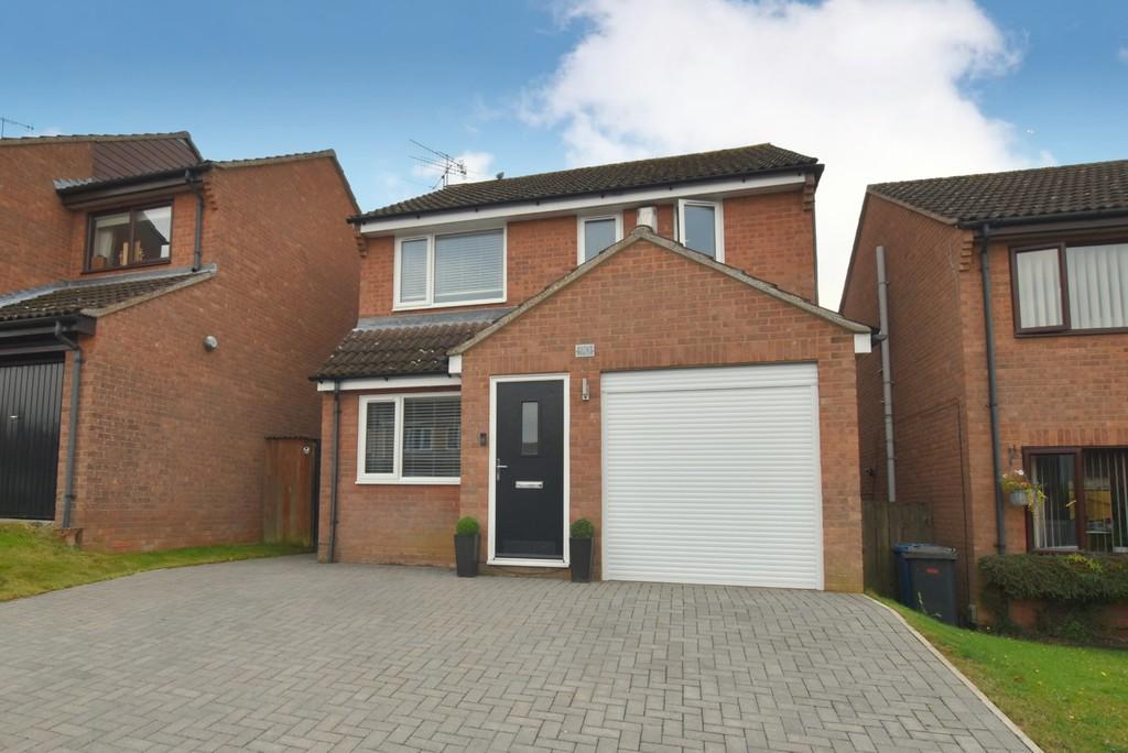 Lavenham Road, Ipswich IP2 0LD 3 bed detached house £300,000