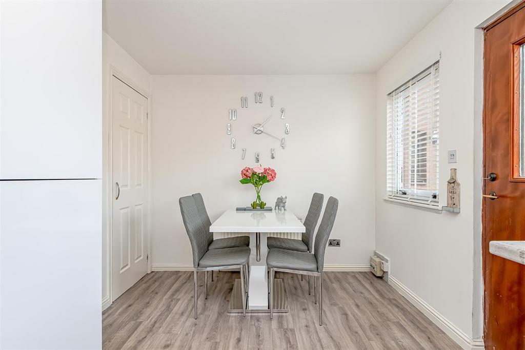 Kitchen/Dining Area