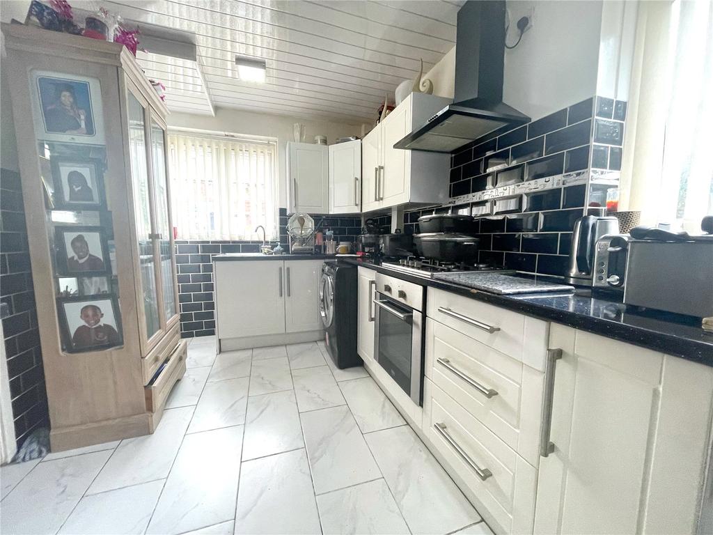 Amesbury Road, Blackley, Manchester, M9 3 bed semidetached house £