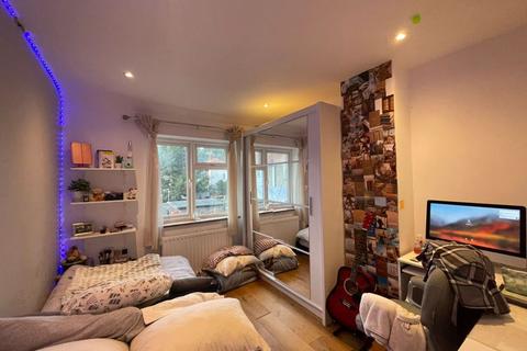 65 Abbots Road, Edgware, HA8 0RG
