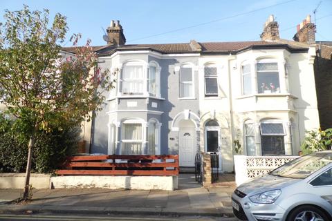 1 bedroom in a house share to rent - Fairfield Road, London, N18