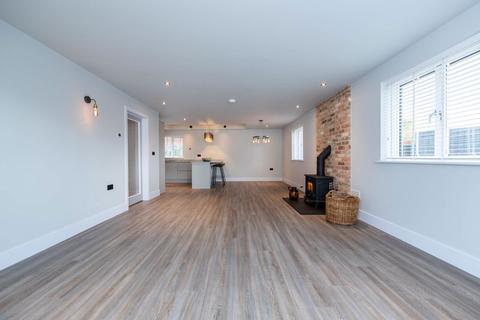 Somersby Lodge, 21a Fen Road, East Kirkby, Spilsby, PE23 4DB