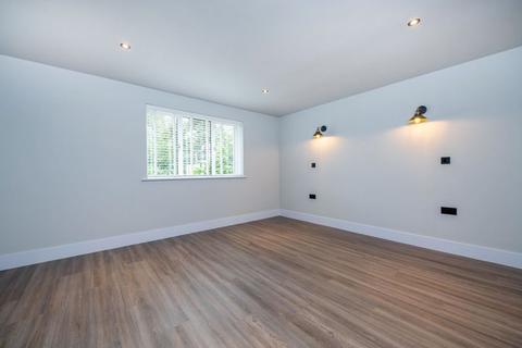 Somersby Lodge, 21a Fen Road, East Kirkby, Spilsby, PE23 4DB