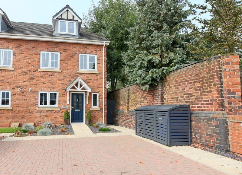 Oulton Road, Stone 4 bed semidetached house £290,000