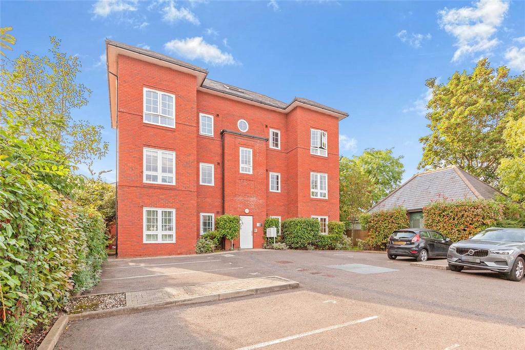 Sutherland Grove, London, SW18 1 bed apartment £390,000