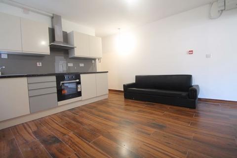 2 bedroom apartment to rent, New Road, Uxbridge, UB8