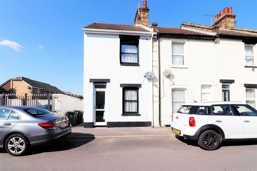Milton Road, 2 bed end of terrace house £250,000