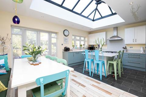34 Heath Drive, Theydon Bois, Epping, CM16 7HL