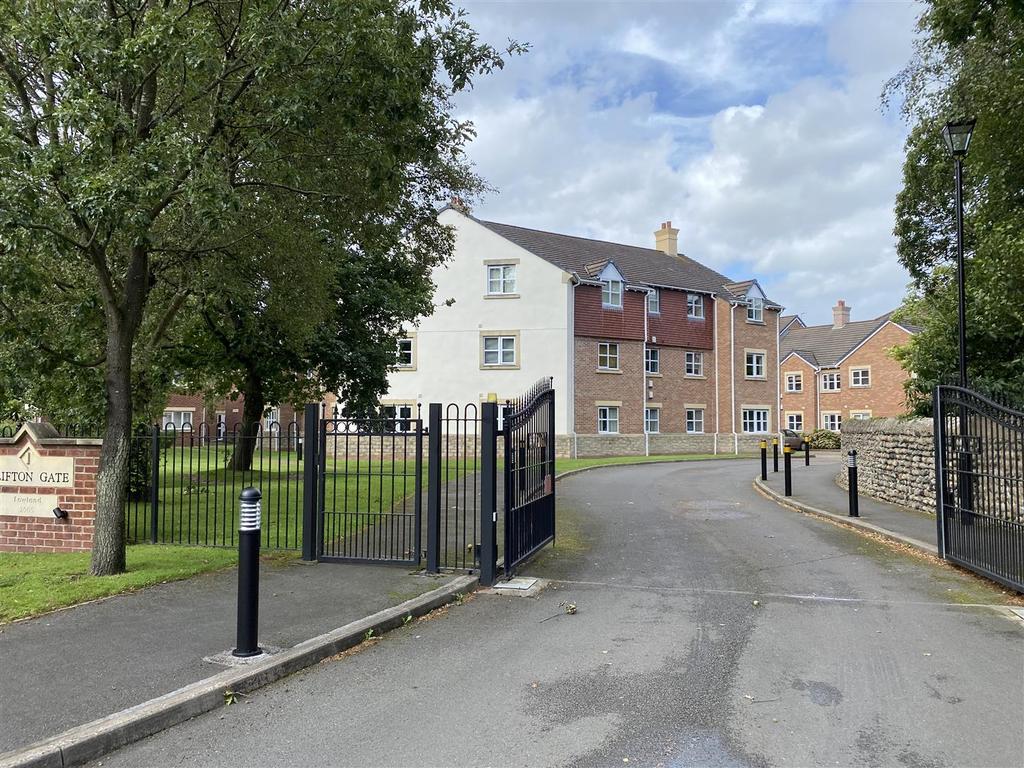 Clifton Gate, Lytham 2 bed flat £205,000