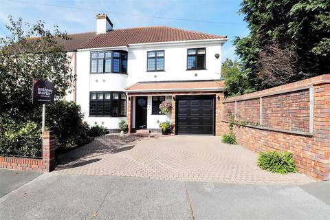 2 First Avenue, Bexleyheath, DA7 5SX