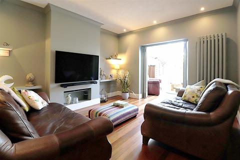 2 First Avenue, Bexleyheath, DA7 5SX