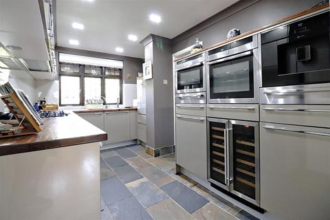 2 First Avenue, Bexleyheath, DA7 5SX