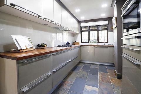 2 First Avenue, Bexleyheath, DA7 5SX