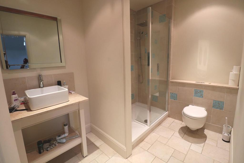 Bedroom 7 Ensuite.JPG