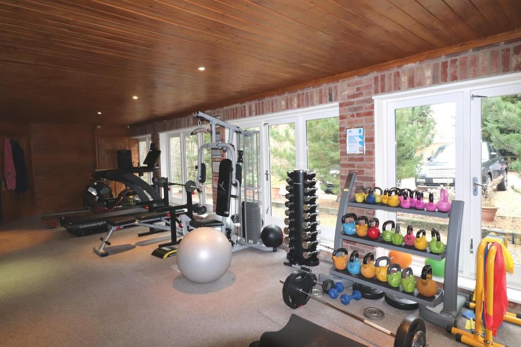 Poolhouse Gym Area.JPG
