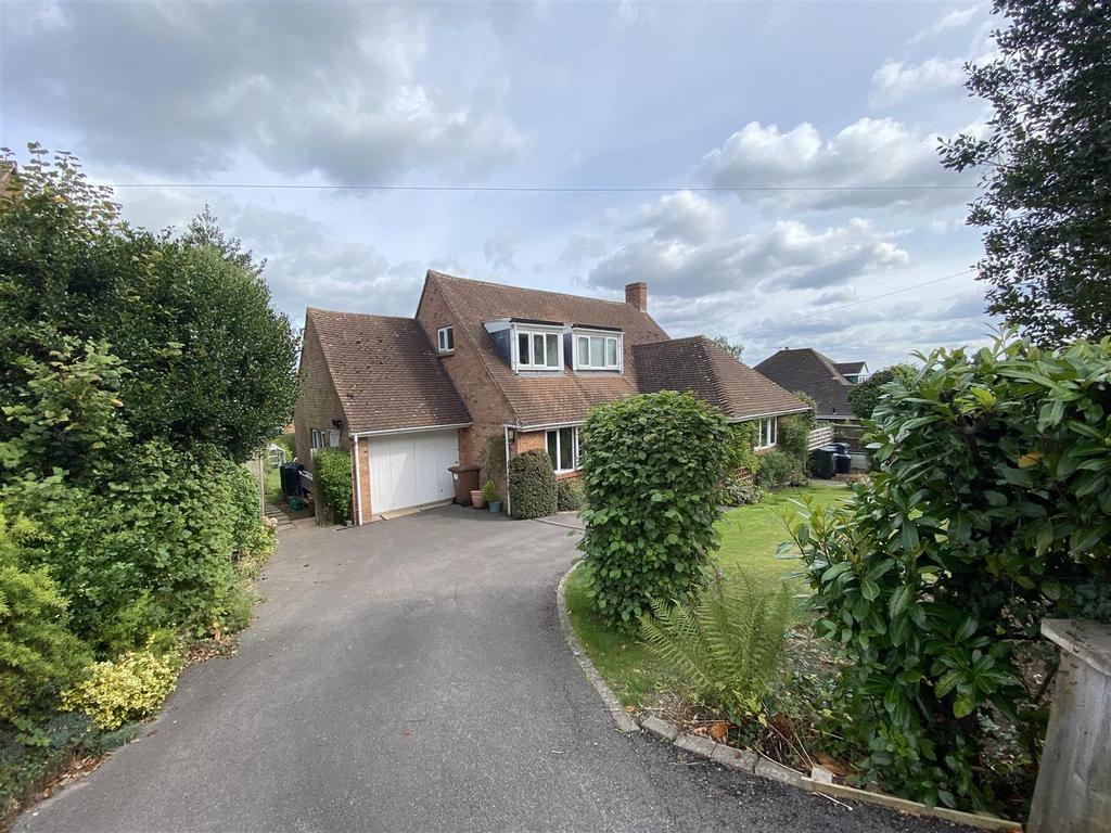 Hanley Road, Malvern 4 bed detached bungalow £500,000