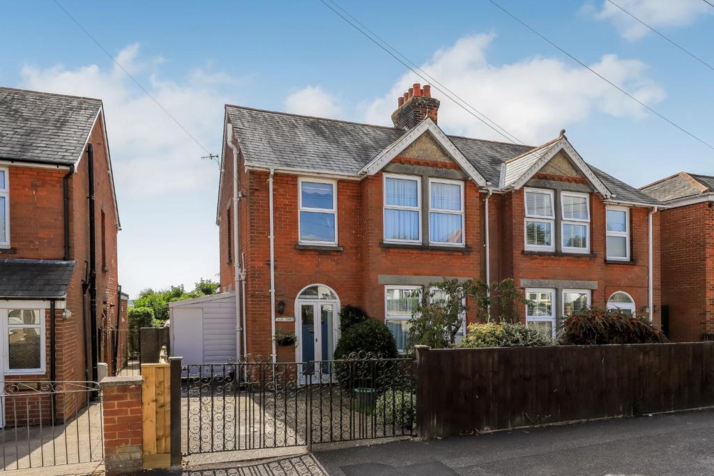 Coronation Road, Salisbury 3 bed semidetached house £350,000