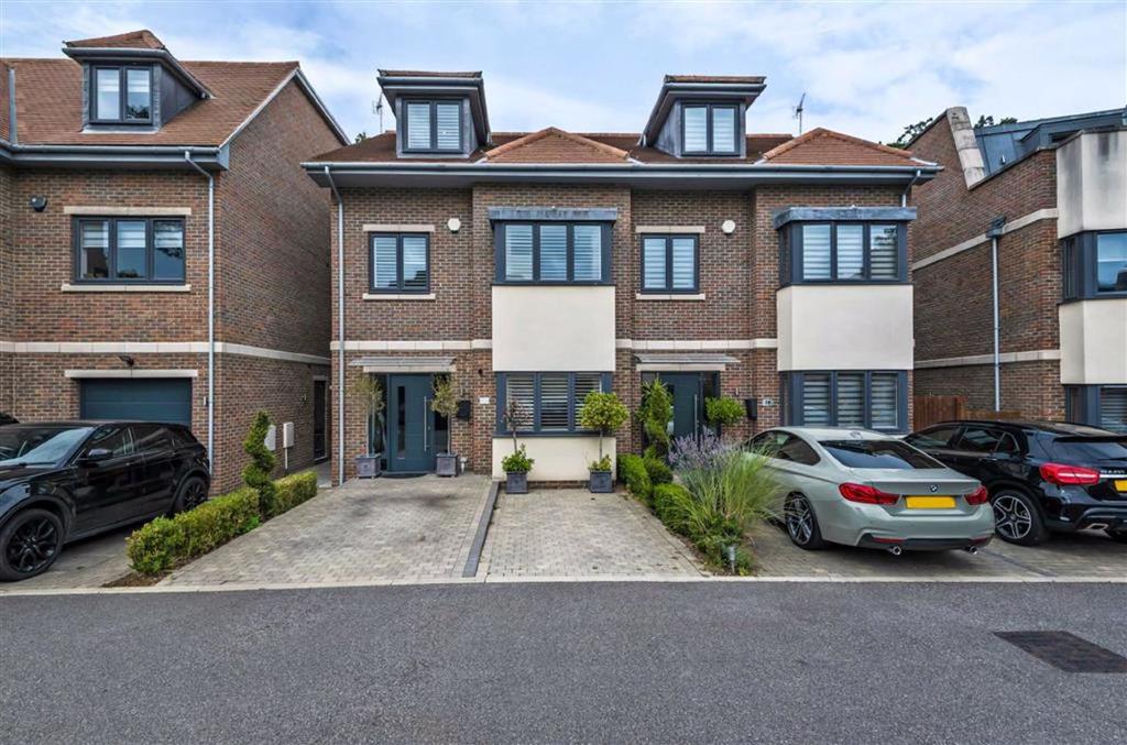 Aspen Close, Bushey Heath 4 bed semidetached house £875,000