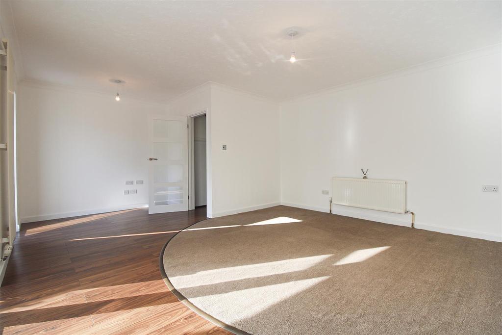Coltstead, New Ash Green, Longfield 3 bed terraced house £1,500 pcm