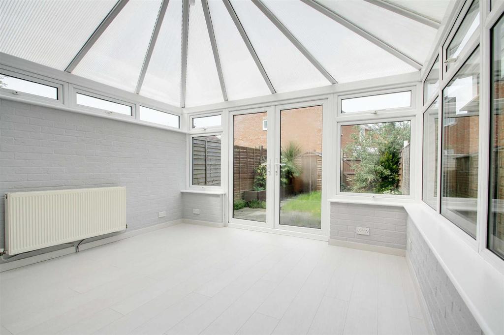 Balmoral Road, Abbots Langley... 2 bed terraced house £400,000