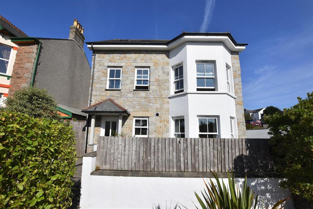 Clinton Road, Redruth 2 bed apartment £150,000
